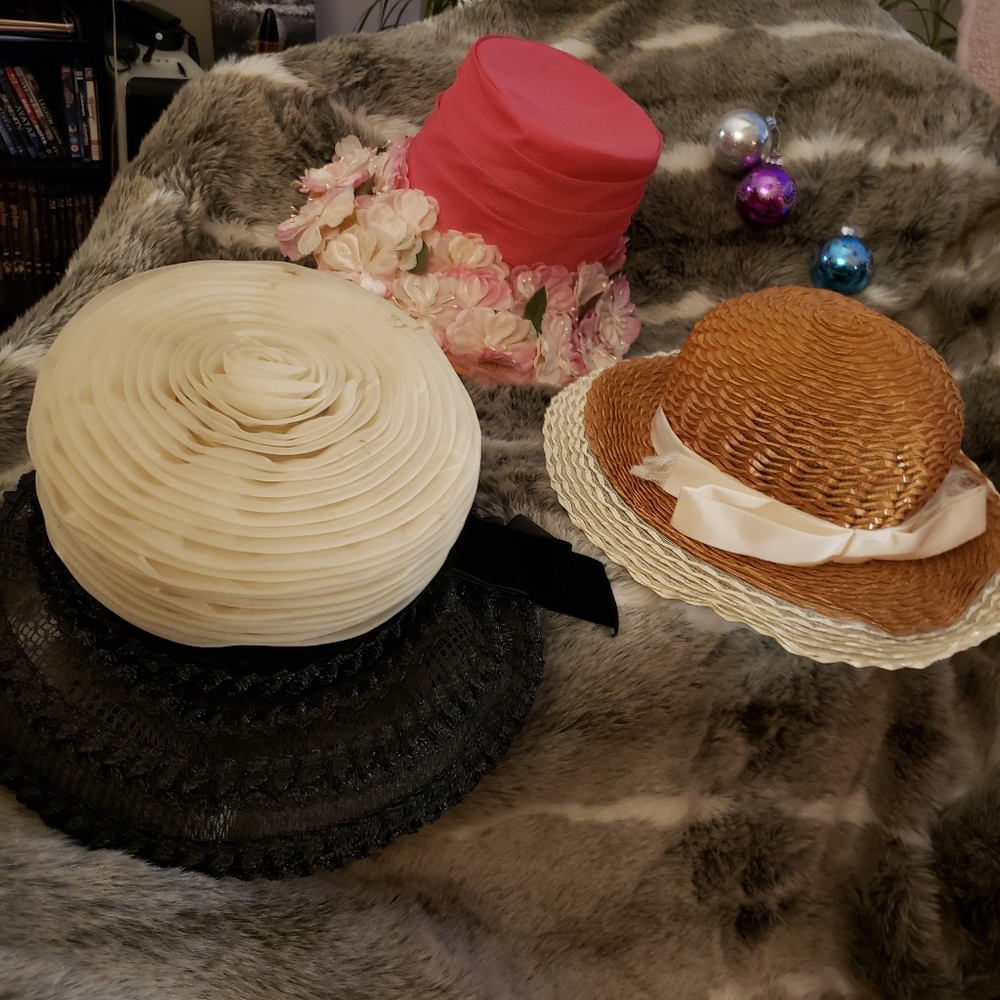 VINTAGE Ladys Hat. Pink and floral design. 1950's- mid 1960's with box.